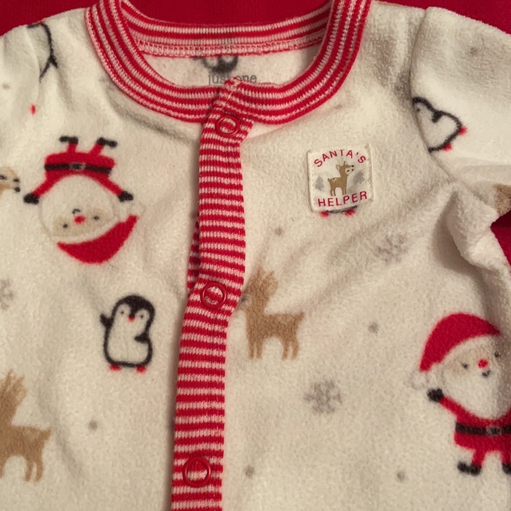 Carter’s newborn onesie for Xmas. Santa feet - Picture 2 of 5